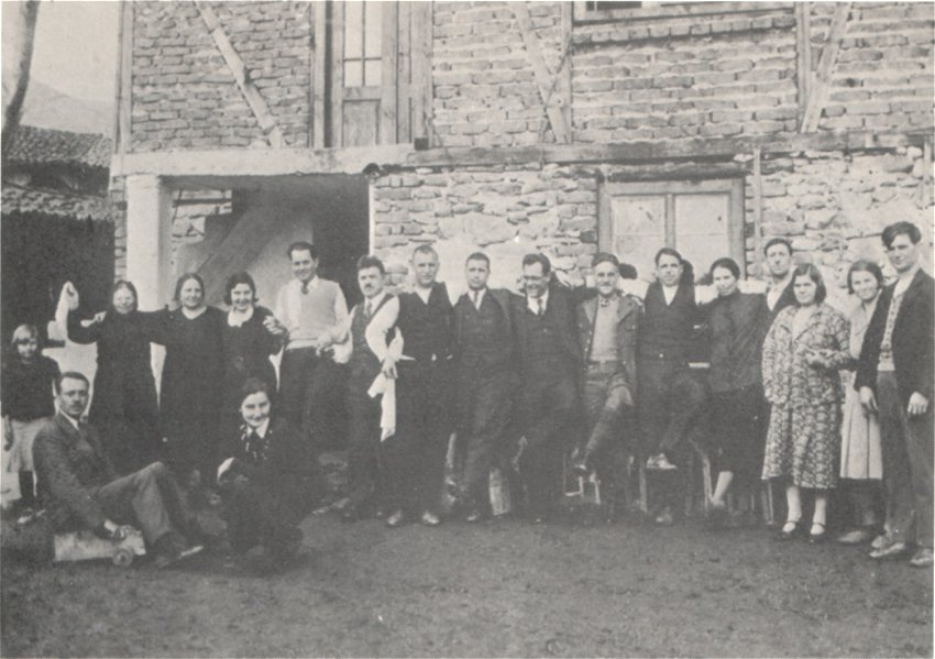 Заровско хоро по време на събора в гр. Г. Джумая през 1932 г.