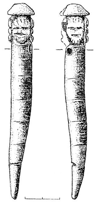 Сл. 7. Амулет-„рокче” со глава на Перун-Свевид, со 4 лица. „Давина”, с. Чучер кај Скопје, 9.—10. век