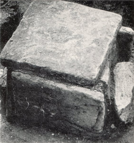 Некропол при Разделна, Варненско. Гроб 117 – трупоизгаряне с поставяне на останките в касета от преупотребени антични тухли