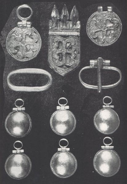 Мадара. Първи коланен накит. IX век